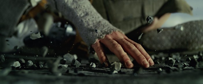 star-wars-the-last-jedi-trailer-1-reys-hand_039aef3a